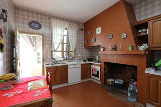 Casa  Calle calle parra. Amplia vivienda familiar en chauchina con múltiples estancias y
