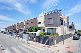 Lloguer Casa aparellada a Casco Histórico. Exclusiva vivienda en alquiler en churriana de la vega