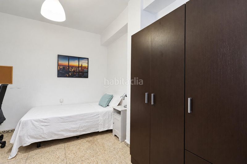 Foto a153e3a0-6b59-42a1-a32c-a4292da228da. Pis amb calefacció a Pajaritos Granada