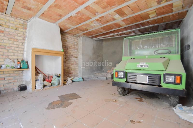 Foto 128d96e3-e5ff-4e01-ab59-98016341b39d. Autoparkplatz in Colomera