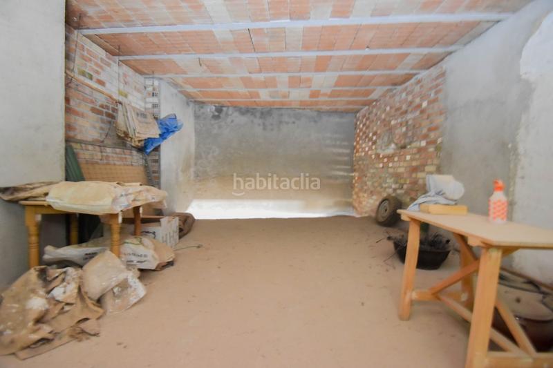 Foto f33a52fb-3b6c-4e4c-b3c6-7877a1ea64c9. Autoparkplatz in Colomera