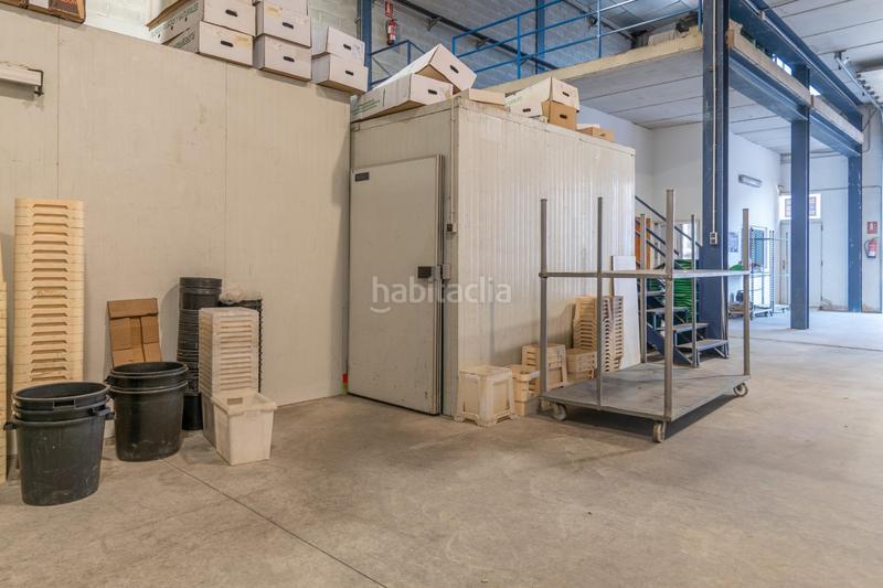 Foto 51b46934-e325-46c7-8dc3-3c11c1d7bb21. Nave industrial en calle bubion 58 nave en venta en el polígono juncaril en Albolote