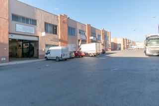 Bâtiment à usage industriel à Calle bubion 58. Nave en venta en el polígono juncaril