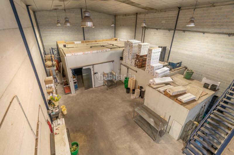 Foto effaa926-f45f-47c4-ae5d-f3a24fee206a. Nave industrial en calle bubion 58 nave en venta en el polígono juncaril en Albolote