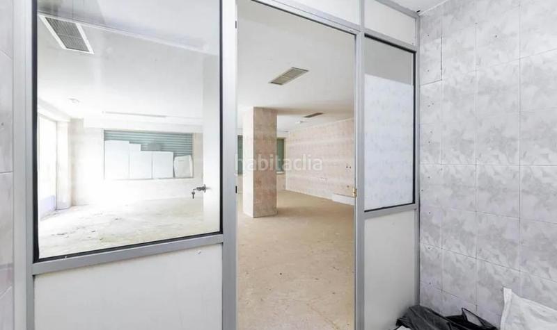 Foto 2e0a9097-3ecb-450a-ad1f-96a39dd3d94b. Local comercial a calle santa amelia 26 a Joaquina Eguaras Granada