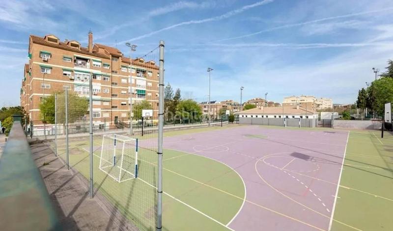 Foto 51a50ec5-1fe3-4f63-accf-1750fe2668f6. Local comercial a calle santa amelia 26 a Joaquina Eguaras Granada