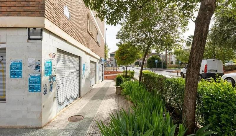 Foto 8ec443c5-8e92-4ad7-9e2d-4051c00dc7f7. Local comercial a calle santa amelia 26 a Joaquina Eguaras Granada