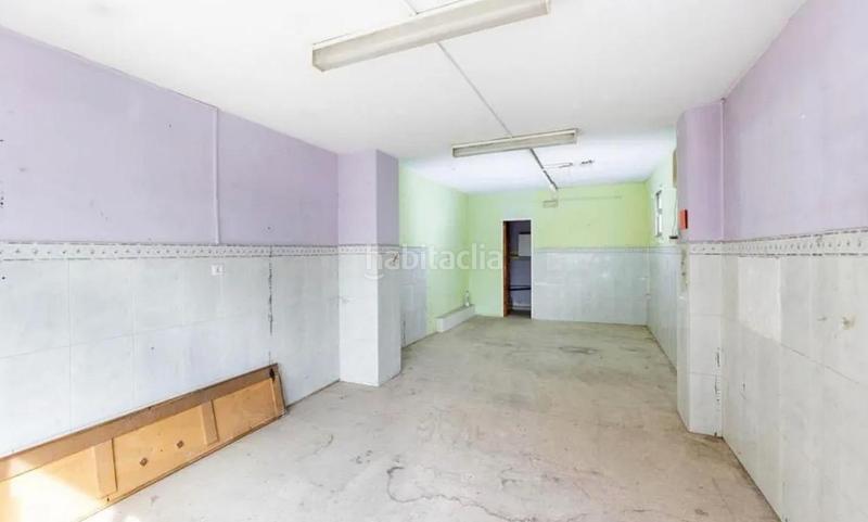 Foto 93987077-eb62-43eb-81d7-f11d889fccff. Local comercial a calle santa amelia 26 a Joaquina Eguaras Granada