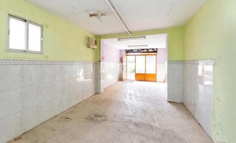 Foto d4d39b09-8ab6-4df7-9eee-f8bbb5feec76. Local comercial a calle santa amelia 26 a Joaquina Eguaras Granada