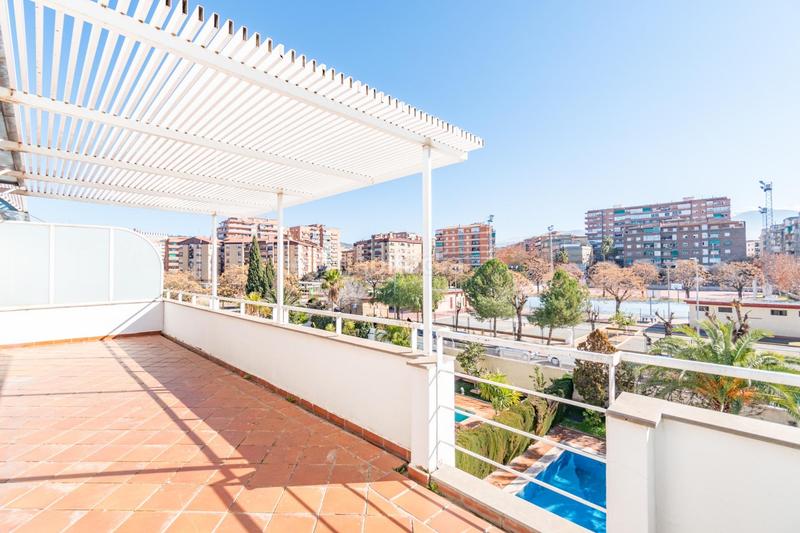 Foto b91b1129-407e-476a-a876-7320a29292ce. Chalet en Barrio de Zaidín Granada