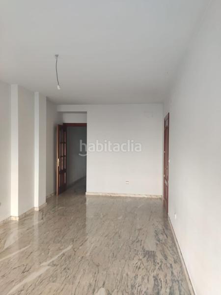 Foto 096a0d90-d2de-49b2-a0c4-abcea4f4b63a. Piso en calle calle real 16 centro cerca del metro. 3 dormitorios y 2 baños en Maracena