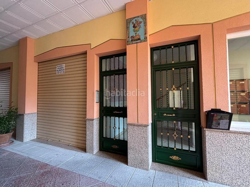 Foto 1ebb5894-d50e-42f4-b630-4cbcab9e6f11. Piso en calle calle real 16 centro cerca del metro. 3 dormitorios y 2 baños en Maracena