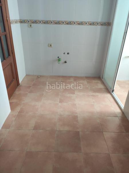 Foto 31e448a3-4d4e-400f-b9b7-27ad1b6fa9e6. Piso en calle calle real 16 centro cerca del metro. 3 dormitorios y 2 baños en Maracena