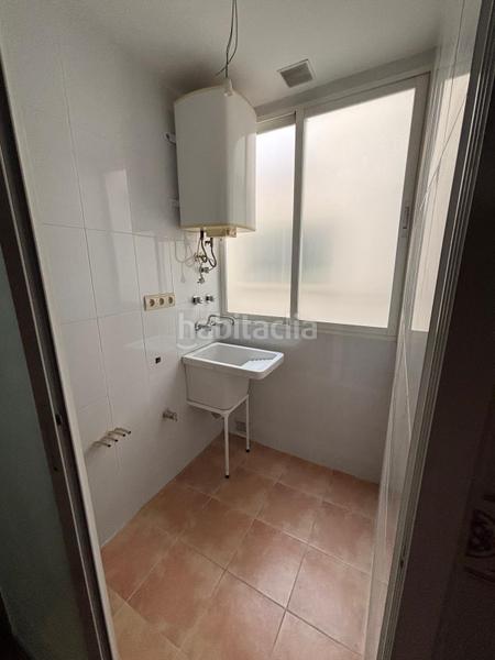 Foto 36f48c97-3b15-4781-b293-68accdde12ed. Piso en calle calle real 16 centro cerca del metro. 3 dormitorios y 2 baños en Maracena