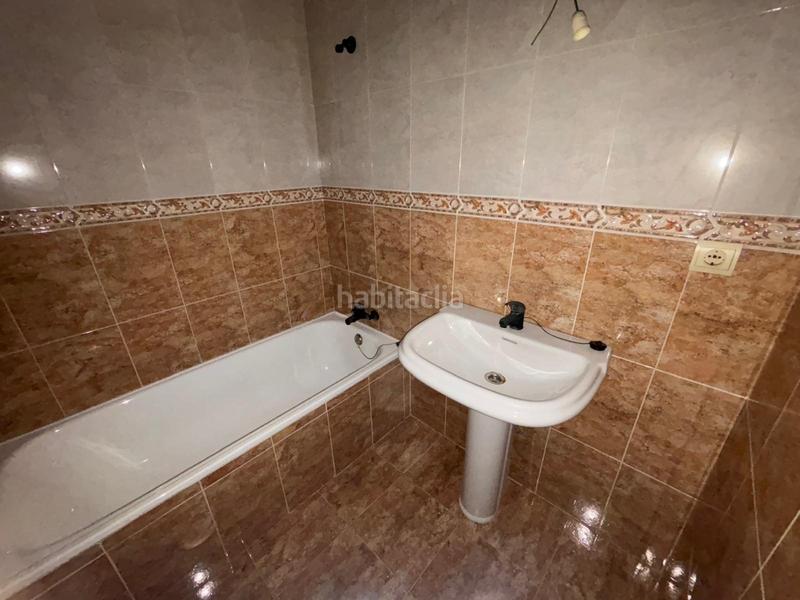 Foto 3bede2e7-f11b-4894-b94c-e00f09314612. Piso en calle calle real 16 centro cerca del metro. 3 dormitorios y 2 baños en Maracena