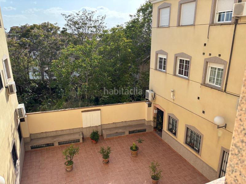 Foto 443e918b-1052-4da6-bb4a-51647304f456. Piso en calle calle real 16 centro cerca del metro. 3 dormitorios y 2 baños en Maracena