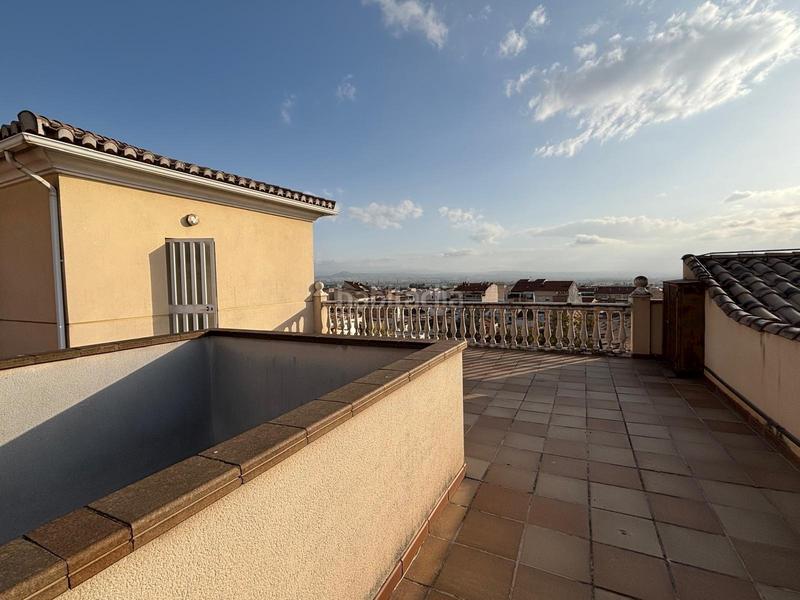 Foto 4f72f0d7-5c7a-4e5c-8389-a1311e69ee23. Piso en calle calle real 16 centro cerca del metro. 3 dormitorios y 2 baños en Maracena