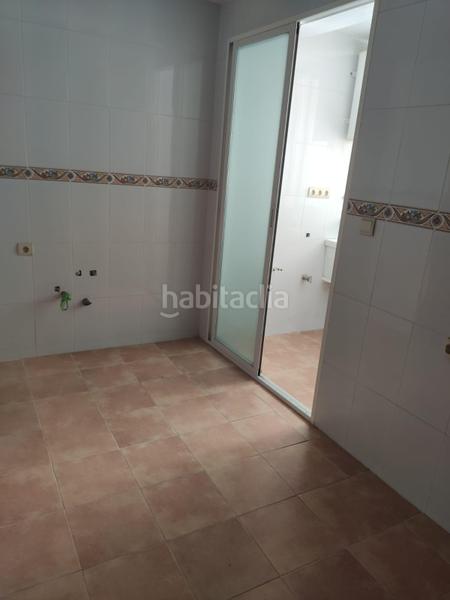 Foto 8f694170-ee82-4c7f-bc90-df6023529906. Piso en calle calle real 16 centro cerca del metro. 3 dormitorios y 2 baños en Maracena