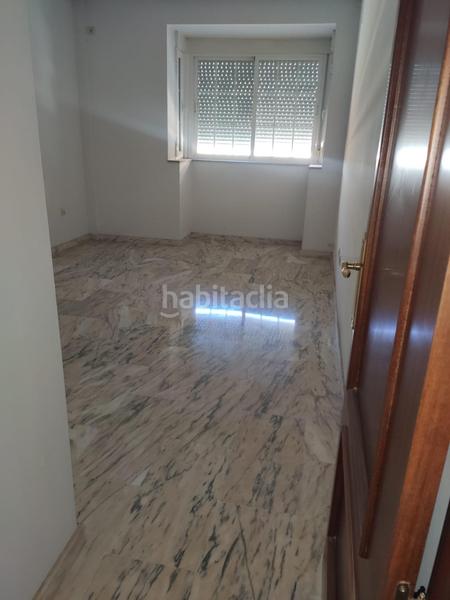 Foto a8085e6e-e56f-402b-bd5c-ada11ea9d289. Piso en calle calle real 16 centro cerca del metro. 3 dormitorios y 2 baños en Maracena