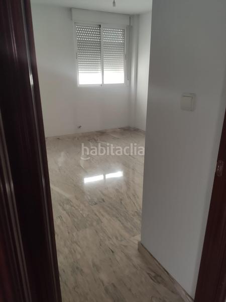 Foto bc2b19ce-1c62-4bbe-bc43-307390c59674. Piso en calle calle real 16 centro cerca del metro. 3 dormitorios y 2 baños en Maracena