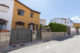 Casa aparellada en Calle mirto 9. Pareado en gojar con jardin