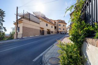 Piso  Calle granada. Esta es tu vivienda. garaje y trastero incluidos