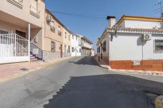 Casa a Calle aire 4. Casa en  otura haciendo esquina 100 metros en planta baja