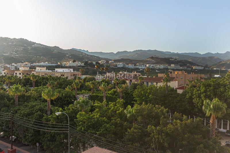 Foto a3cabd28-ace9-4b29-8f3a-f0e88626af45. Alquiler ático  dúplex en alquiler zona p4 150m dos terrazas de 70m con vistas maravilosas en Almuñécar