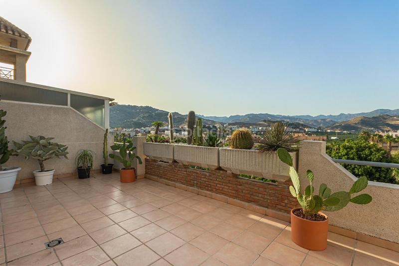 Foto e98871a9-399e-4f66-99d7-e38683822bfb. Alquiler ático  dúplex en alquiler zona p4 150m dos terrazas de 70m con vistas maravilosas en Almuñécar