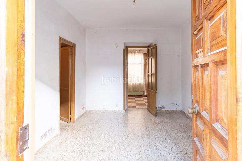 Foto 0fb96f93-3f42-458a-bc8f-2d2cefac35a2. Casa adosada casa centrica para reformar en Albolote