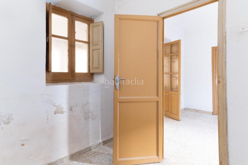 Foto a0015693-cb58-4c37-94e5-4a09ea722508. Casa adosada casa centrica para reformar en Albolote