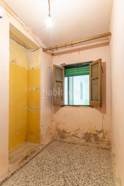 Foto b1f62998-c2db-4547-b338-ed02310314d5. Casa adosada casa centrica para reformar en Albolote