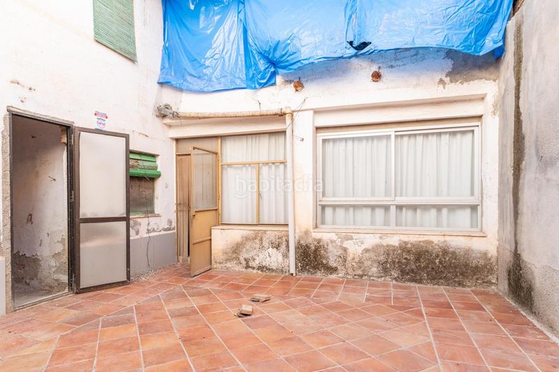 Foto e6e2460e-f967-46a6-973e-95f3364bee9b. Casa adosada casa centrica para reformar en Albolote