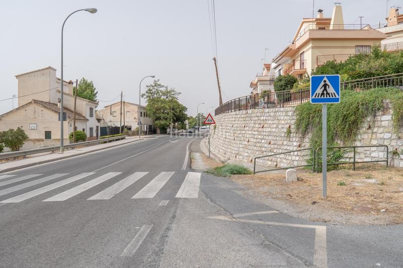 Foto 48b46e3d-6902-4b40-bf19-0c33e0eb404f. Chalet en camino de la barrera (far) 58 el Fargue 2000 metros de parcela segregable con chalet de 178m en tres plantas mas nave de 90 metros en Granada