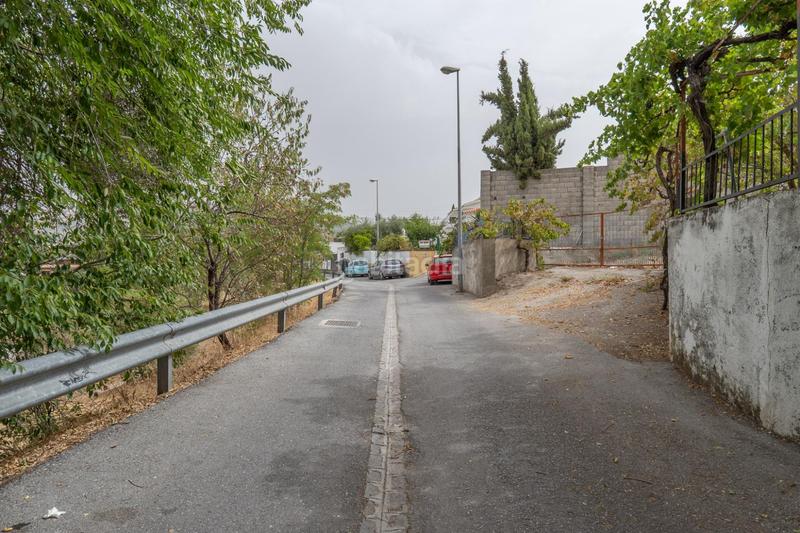 Foto 75885572-9db4-4024-9486-931ba8e57ac7. Chalet en camino de la barrera (far) 58 el Fargue 2000 metros de parcela segregable con chalet de 178m en tres plantas mas nave de 90 metros en Granada