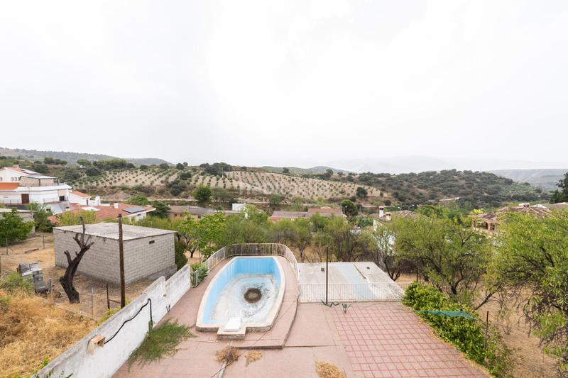 Foto a9274e22-f1a8-477d-ab75-b8c1506b084b. Chalet en camino de la barrera (far) 58 el Fargue 2000 metros de parcela segregable con chalet de 178m en tres plantas mas nave de 90 metros en Granada