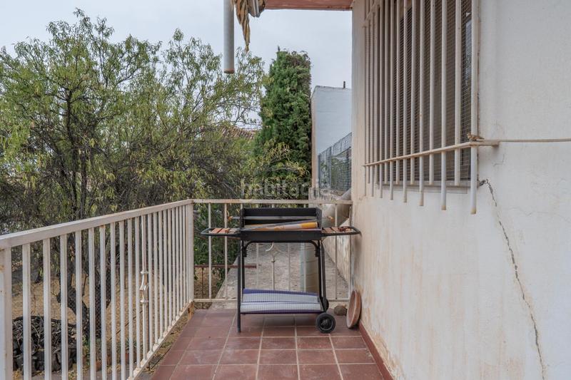 Foto ce40deb3-ecb5-44ef-bde7-3ba4737e69f5. Chalet en camino de la barrera (far) 58 el Fargue 2000 metros de parcela segregable con chalet de 178m en tres plantas mas nave de 90 metros en Granada