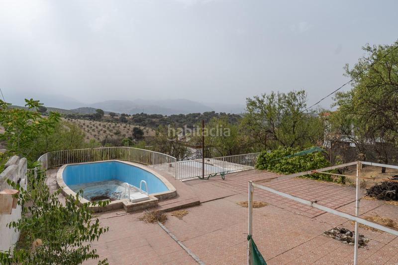 Foto df0c3485-8055-46de-ac4c-c52b61f5b0b8. Chalet en camino de la barrera (far) 58 el Fargue 2000 metros de parcela segregable con chalet de 178m en tres plantas mas nave de 90 metros en Granada