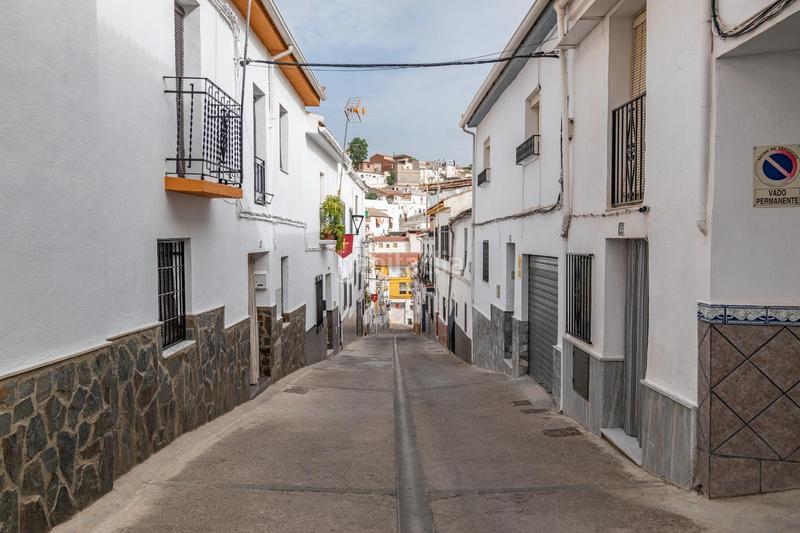 Foto 345994c3-d47a-487e-b4cf-0c4de2cafbcc. Casa adossada a Colomera