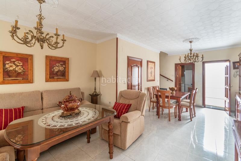 Foto 5222281a-ff5c-41c5-8d87-54f63e02f10a. Casa adossada a Colomera