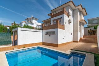 Chalet  Calle malva. Tu refugio en la urbanización cortijo de la luz