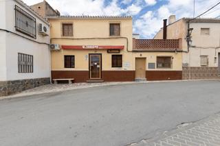 Casa  Calle calle del horno de bracana, 6. Casa adosada con estanco en funcionamiento y licencia en vigor