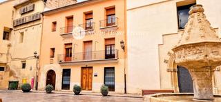 Edifici  Plaça de la trinitat. En xàtiva