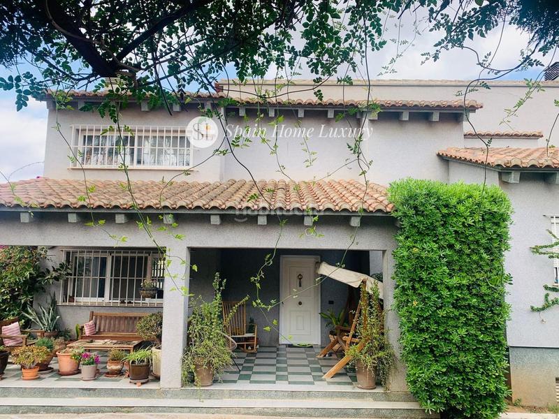 Foto 061f69a6-8ae9-4074-98f5-755918895653. Xalet amb aparcament piscina a Entrepinos Eliana (l´)