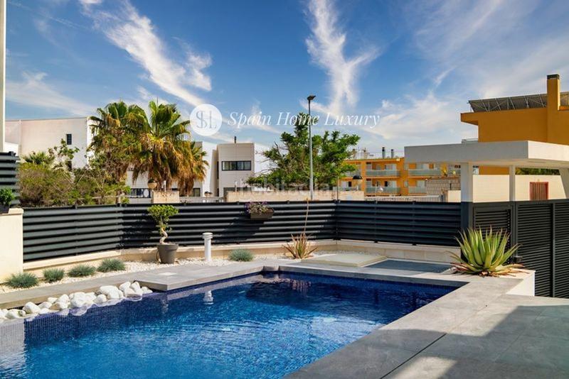 Foto 53efdaaa-83eb-448d-8806-aa2ebc19d827. Chalet en Playa Levante Benidorm