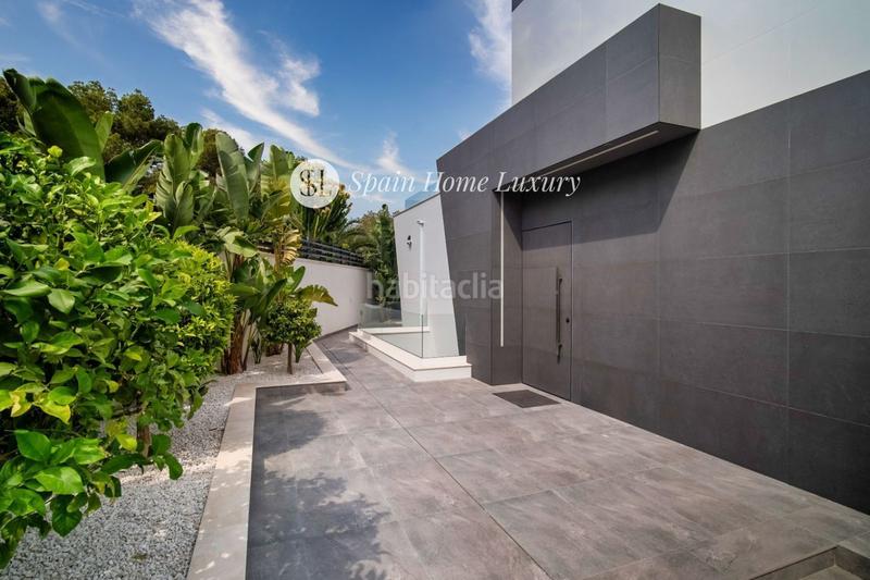 Foto b859d3d7-e6fc-4c1c-8af1-0236cd2eecca. Chalet en Playa Levante Benidorm