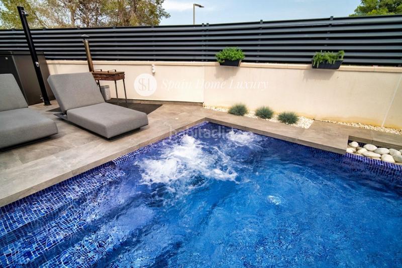 Foto bc89cd5e-7f64-497e-9976-da2d571cc0a1. Chalet en Playa Levante Benidorm