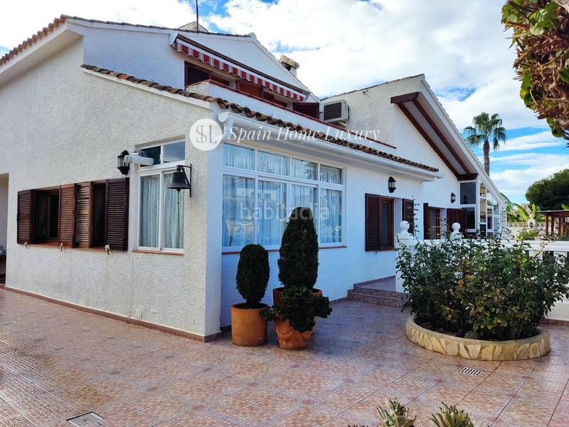 Foto d4c69f9b-0d36-4bfb-ae1a-fe77e451d5fa. Chalet en Rincón Bajo Benidorm
