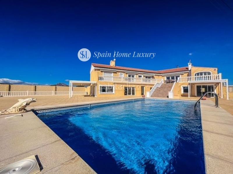 Foto 9a1e0dee-c870-486a-8dfe-cd14f344019f. Chalet en Centro Mutxamel