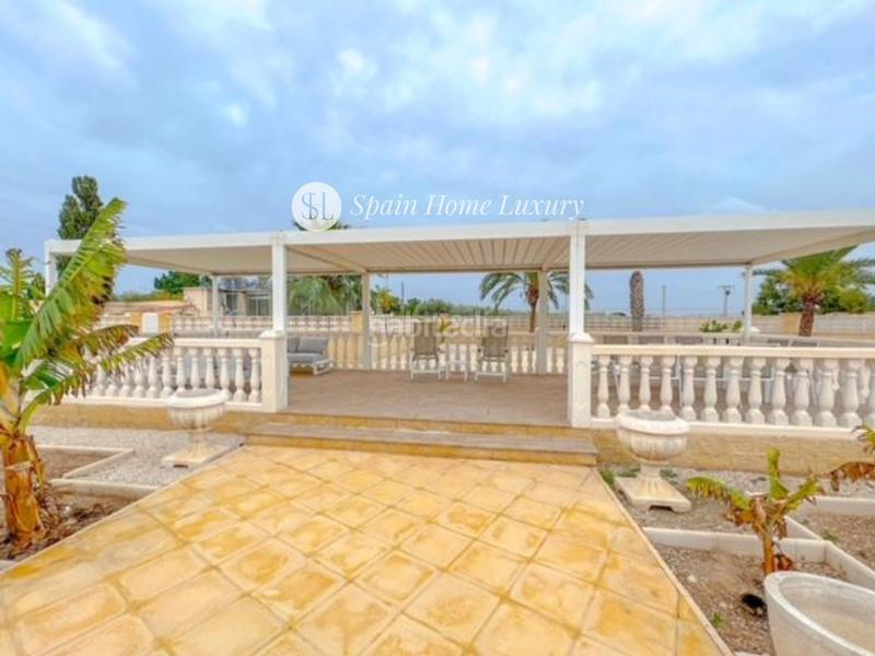 Foto d1c1a924-1640-4be6-83b5-d77218026e9a. Chalet en Centro Mutxamel